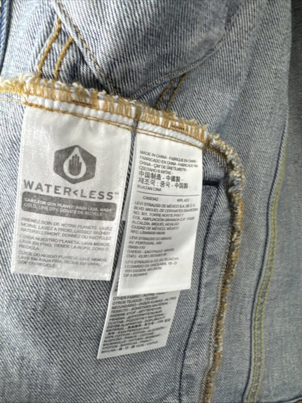 Levi’s Woman S Recrow Southwestern Pattern Denim Jean Jacket Indigenous Reworked - Picture 8 of 8
